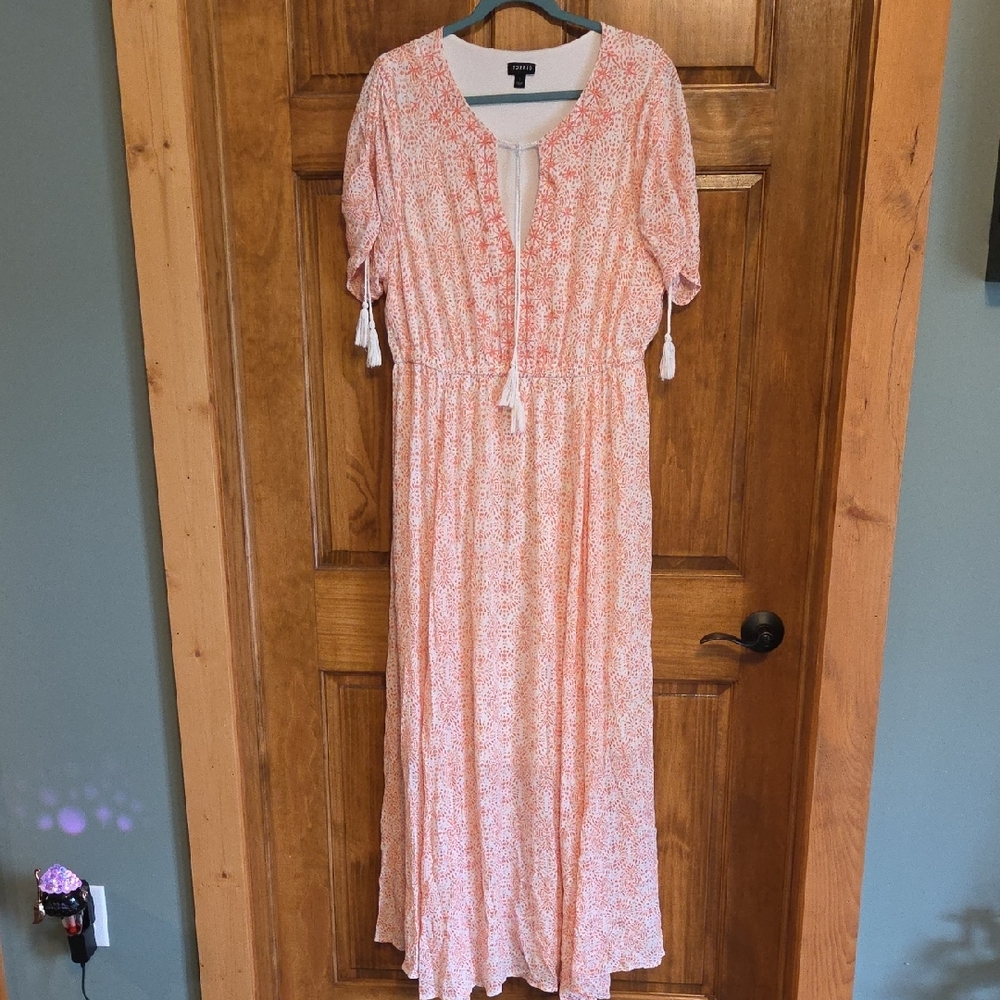 EUC Torrid Light Pink Floral Maxi Dress